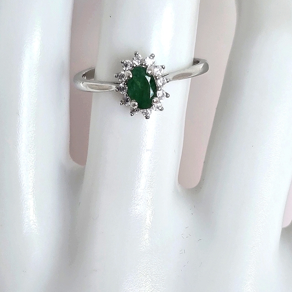 925 Sterling Silver Ring with Natural Oval Emerald 3.5x6mm & CZ - Picture 9 of 12